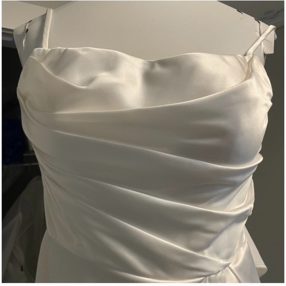 Essense of Australia Wedding Dress (D3794) - Picture 8 of 12